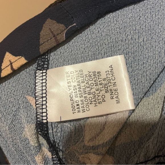 Umgee Modern Floral Relaxed fit Dress, size Small - Picture 6 of 6